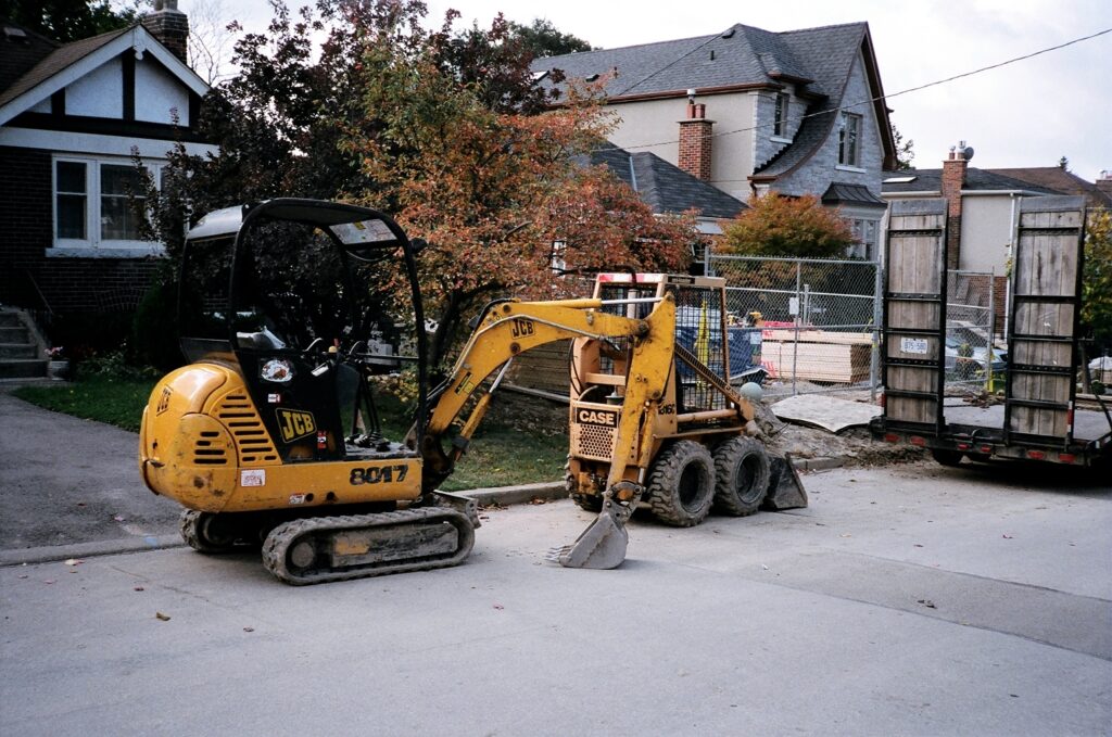 Construction machine runs into picket line in Schaerbeek