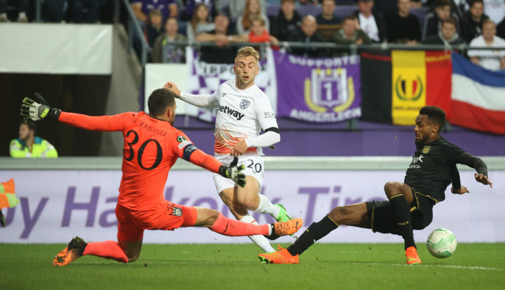 Anderlecht sacks Mazzù after Standard match ends in chaos