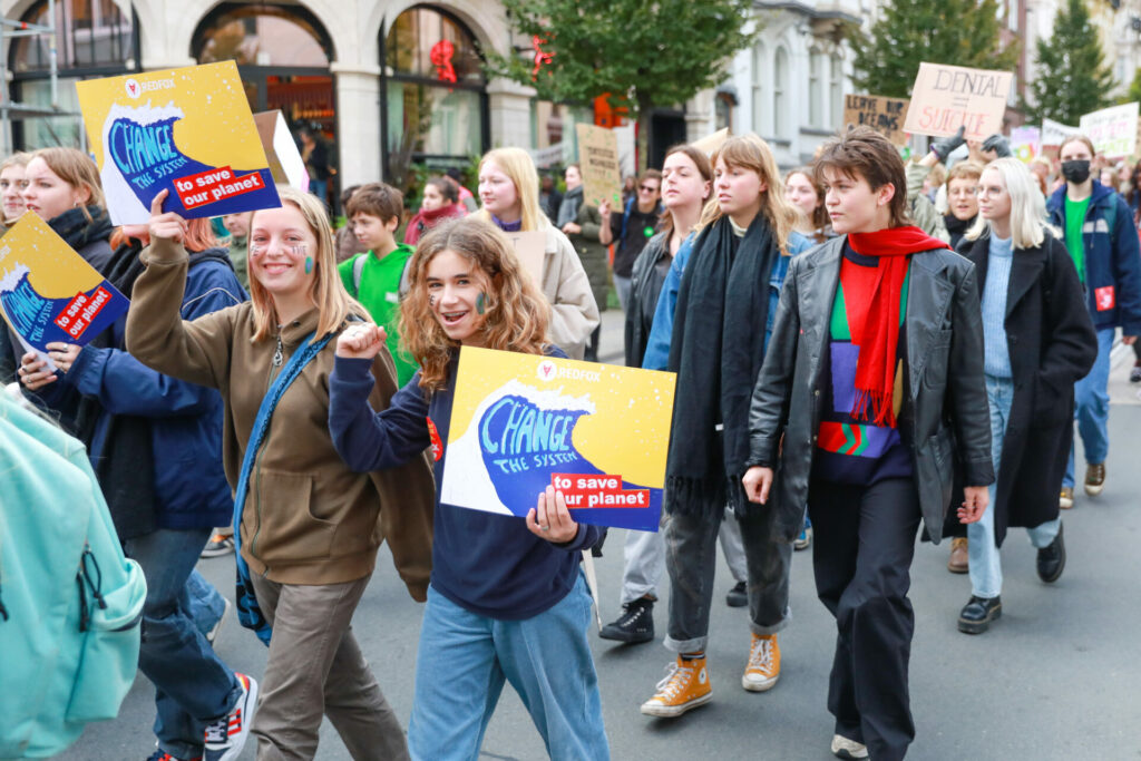 Over 45,000 young people protest at Climate March on Friday