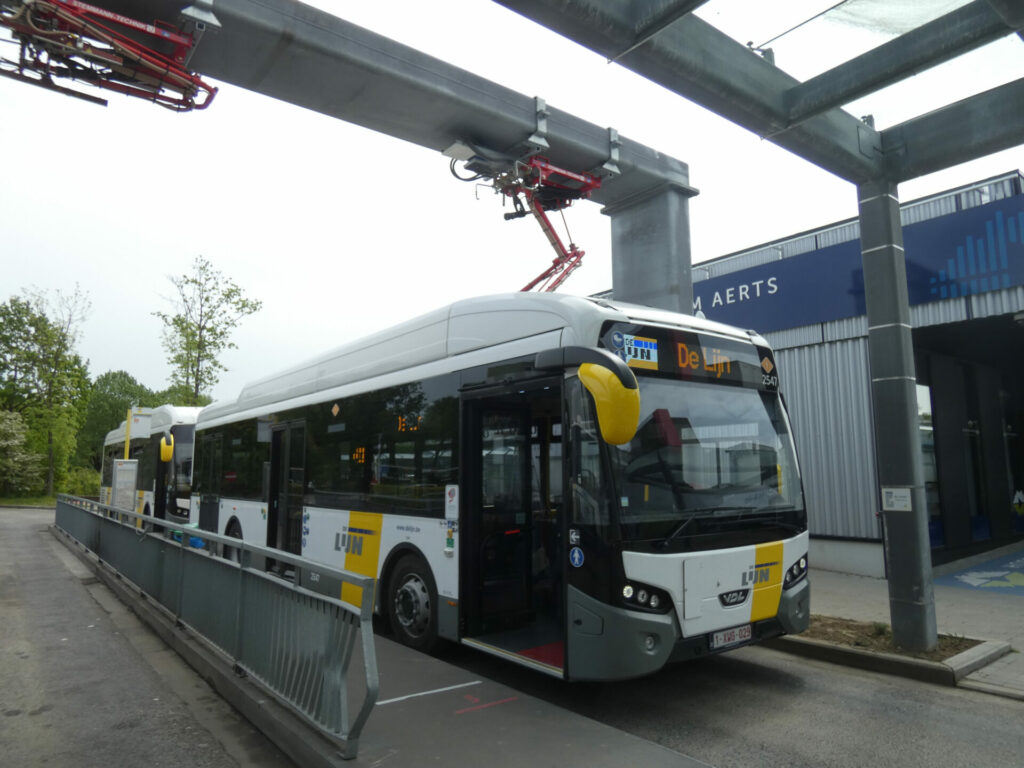 De Lijn buys 252 electric bus charging stations