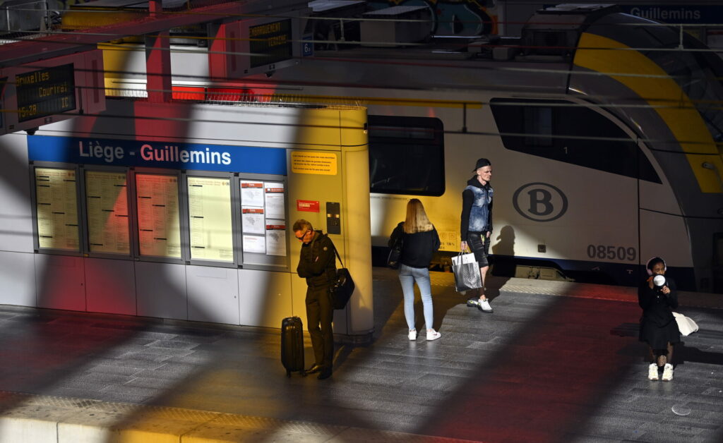 New commission by Daniel Buren unveiled at Gare de Liège-Guillemins, Belgium