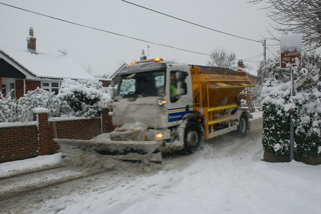 Antwerp residents bemused to see grit spreaders in 20 degree heat