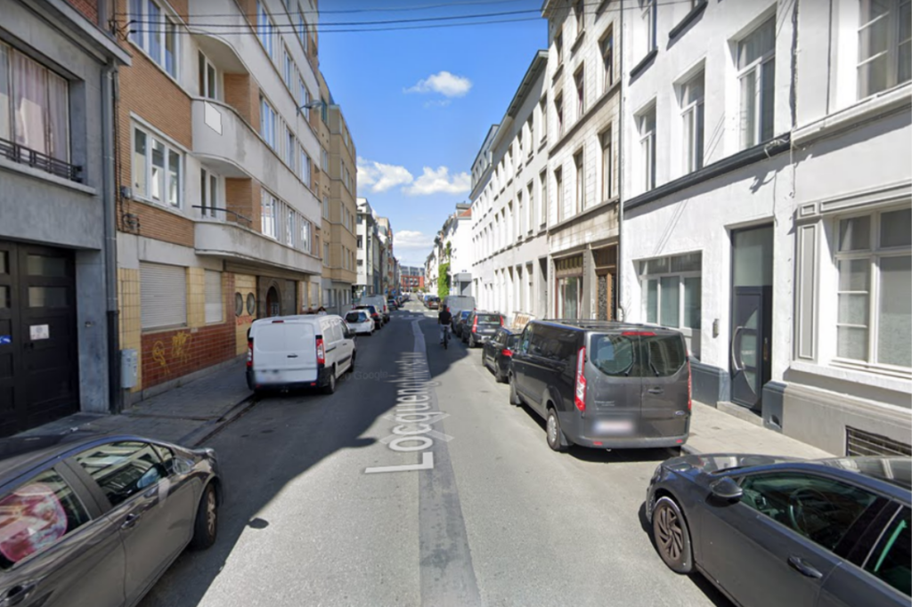 Man with knife in Brussels city centre shot by police