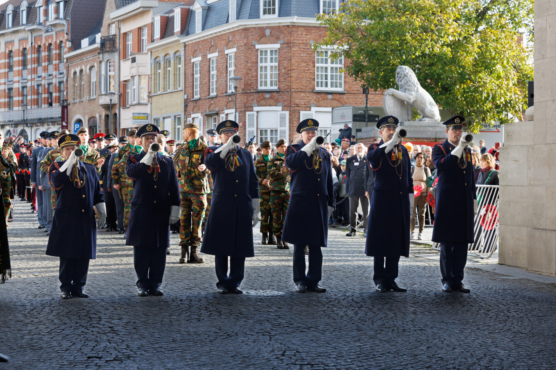 Armistice Day King Philippe honours Tomb of the Unknown Soldier