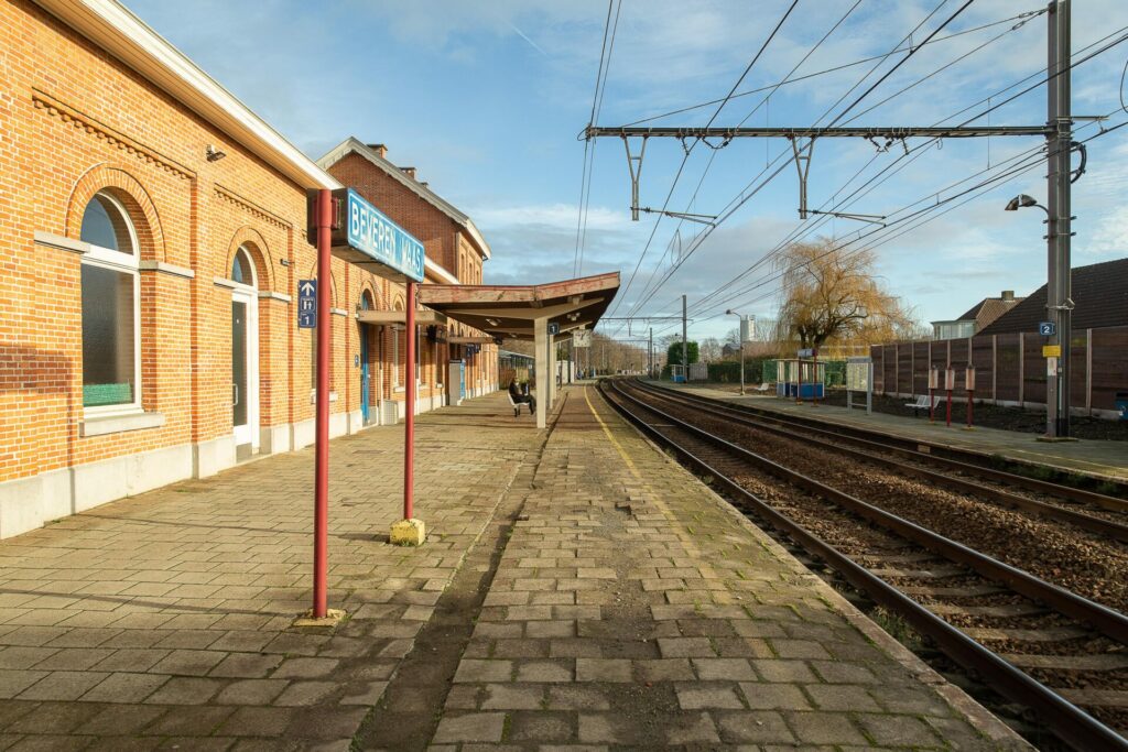 Train carrying 200 passengers breaks down for three hours in Beveren