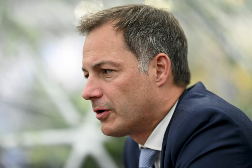 PM De Croo: 'Eventually we will have to stop paying people with cars'