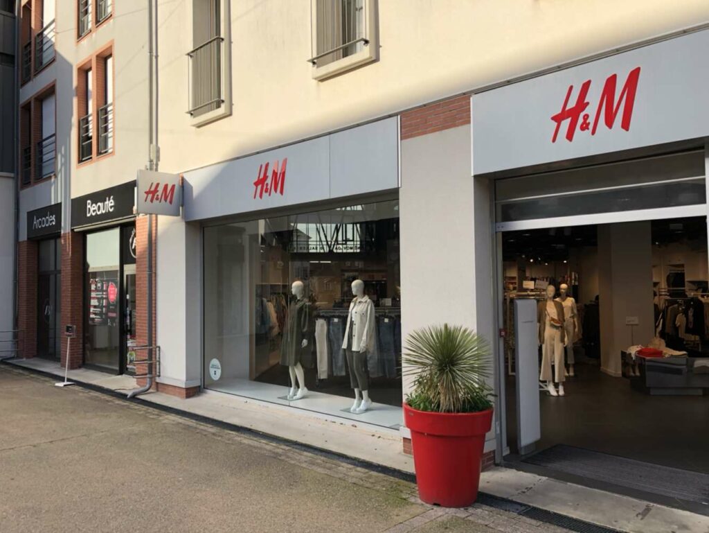 H&M to cut 1,500 jobs globally