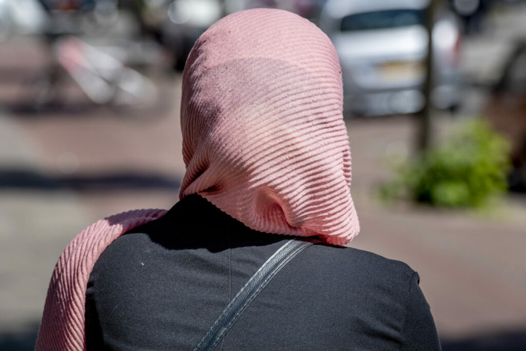 East Flanders votes to ban headscarves from schools