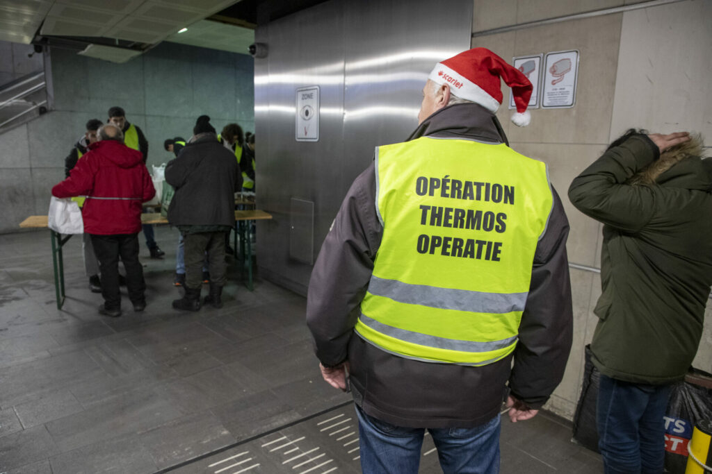 Anti-homelessness organisation hands out free Christmas meals in Brussels