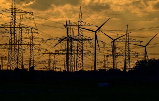 Electricity price falls as temperatures and winds rise