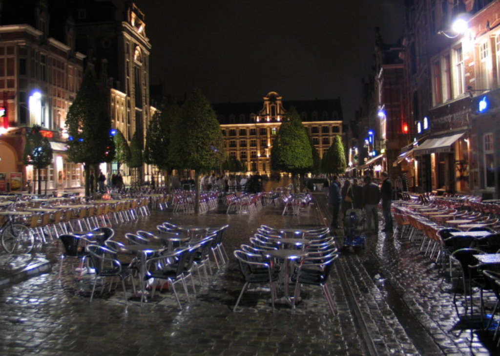 'Whole building is uninhabitable': Fire destroys cafe in Leuven's historic Old Market Square