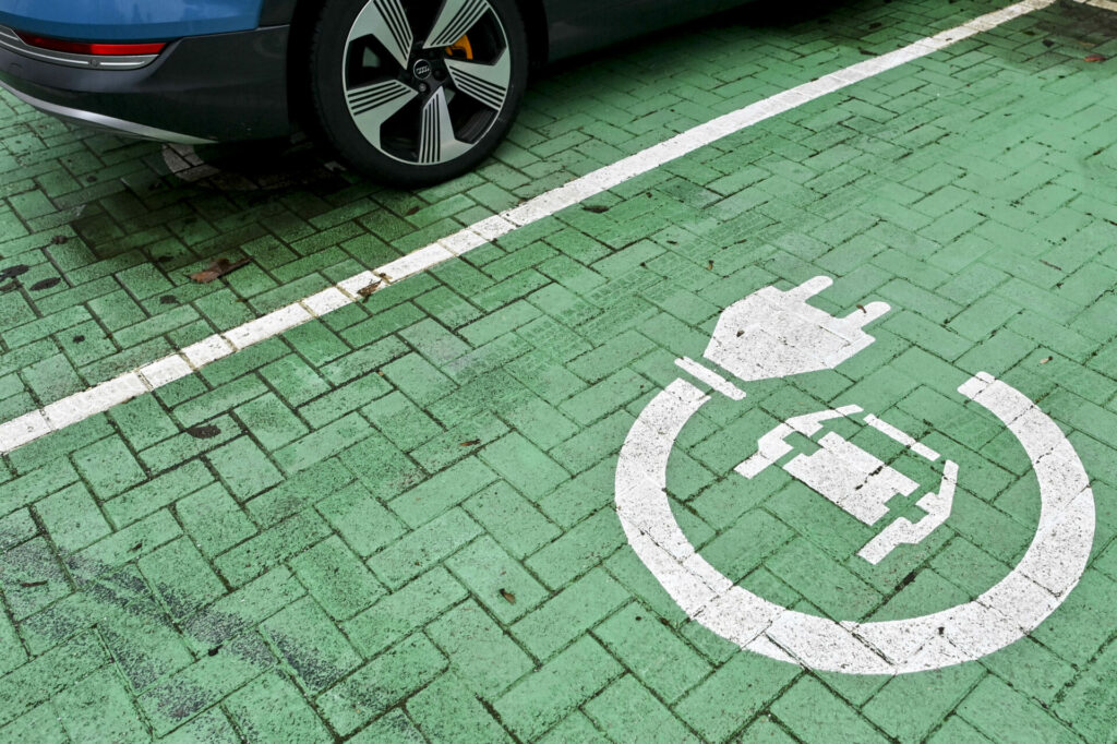 Brussels to roll out 22,000 electric charging points by 2035
