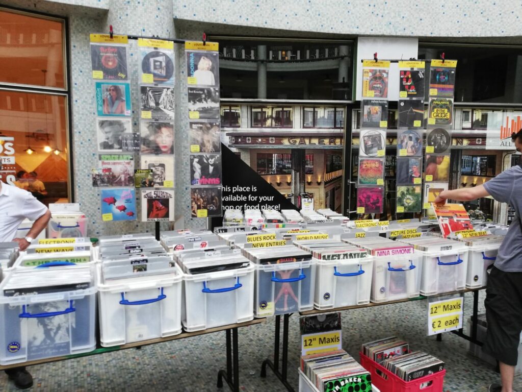 Vinyl sales decline in Belgium, but overall music sales up by 10.5%