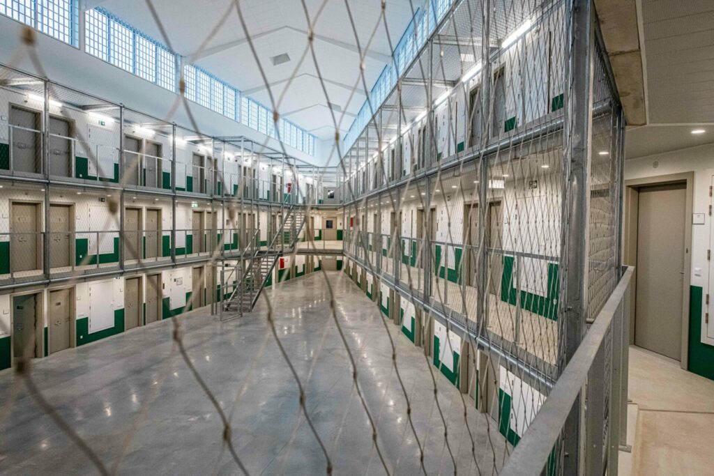 Growing number of Flemish prisoners sleeping on the floor