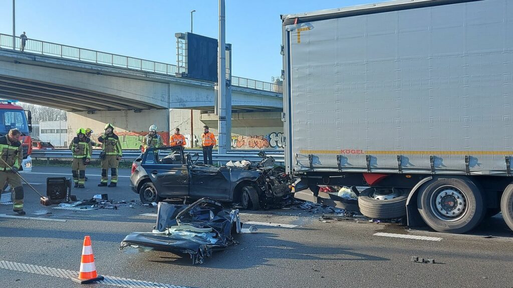 E19 motorway to the Netherlands completely closed due to major accident