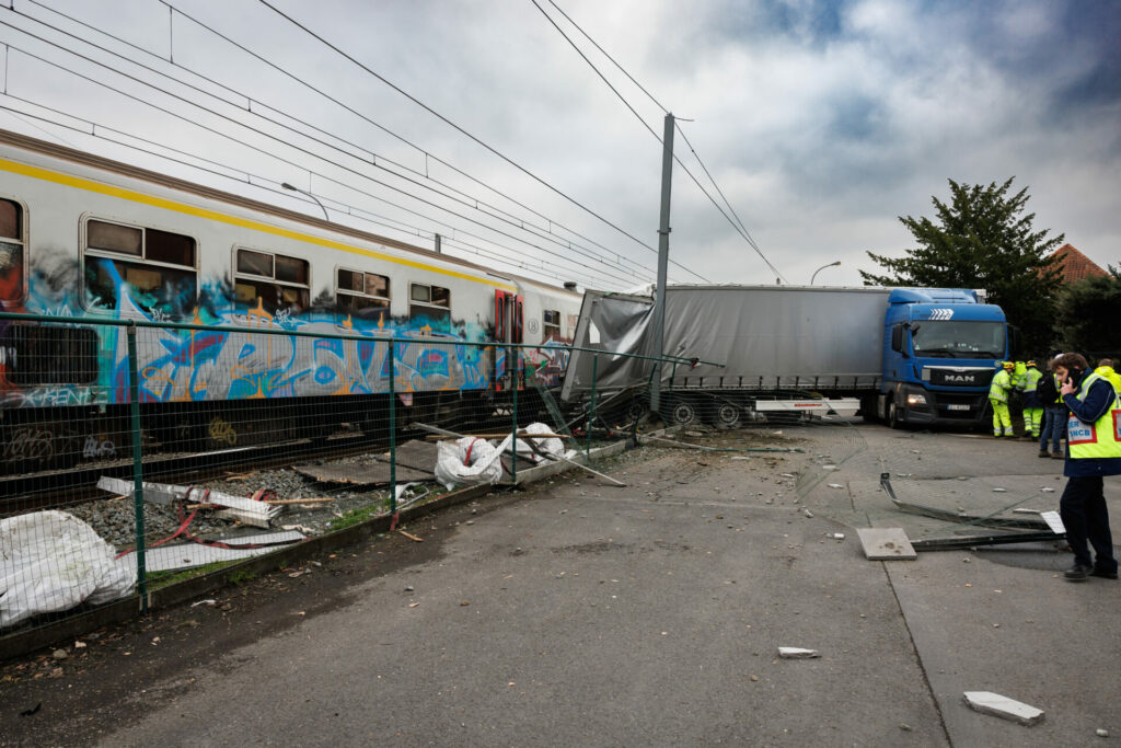 One injured after train hits truck in Flanders