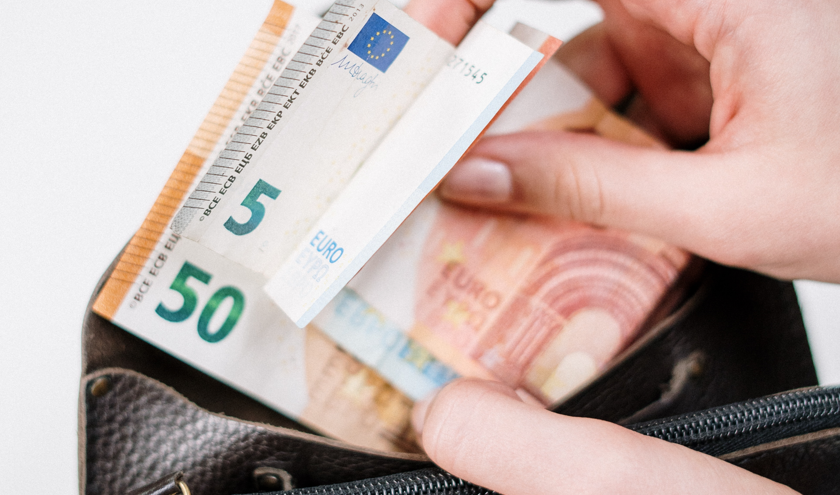 Man from Bruges returns lost wallet and receives €100 reward
