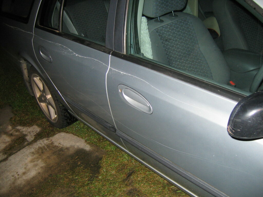 Vandal scratches 80 vehicles in Hainaut town