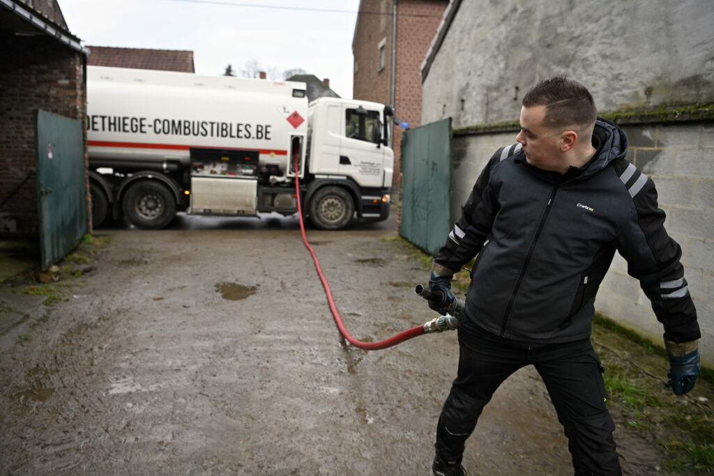 Forty Flemish families receive 1,000 litres of heating oil from mystery donor