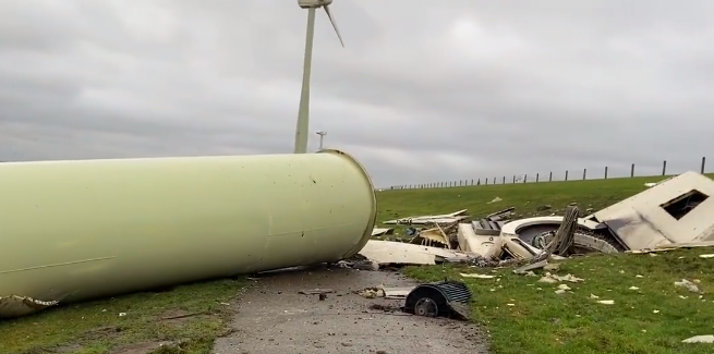 Dutch windmill breaks in half due to strong winds
