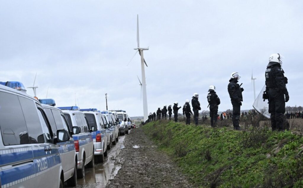Police end deployment in Lützerath, last climate protestors removed