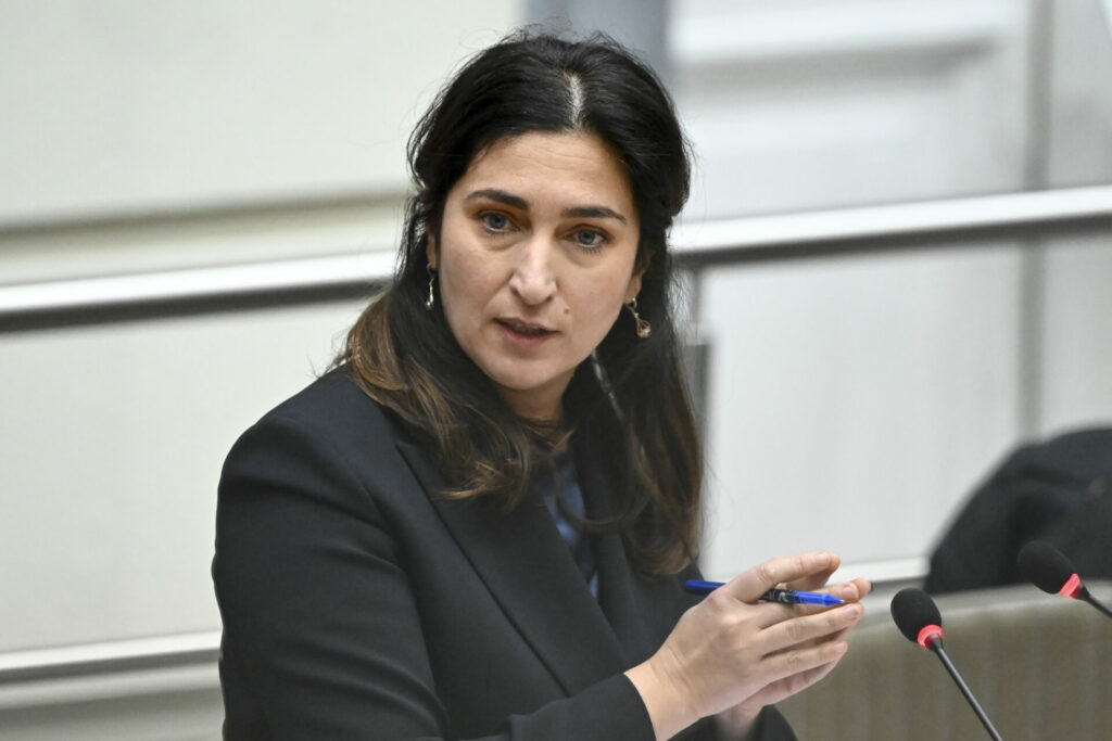 Flemish Government to consult local authorities over building permits