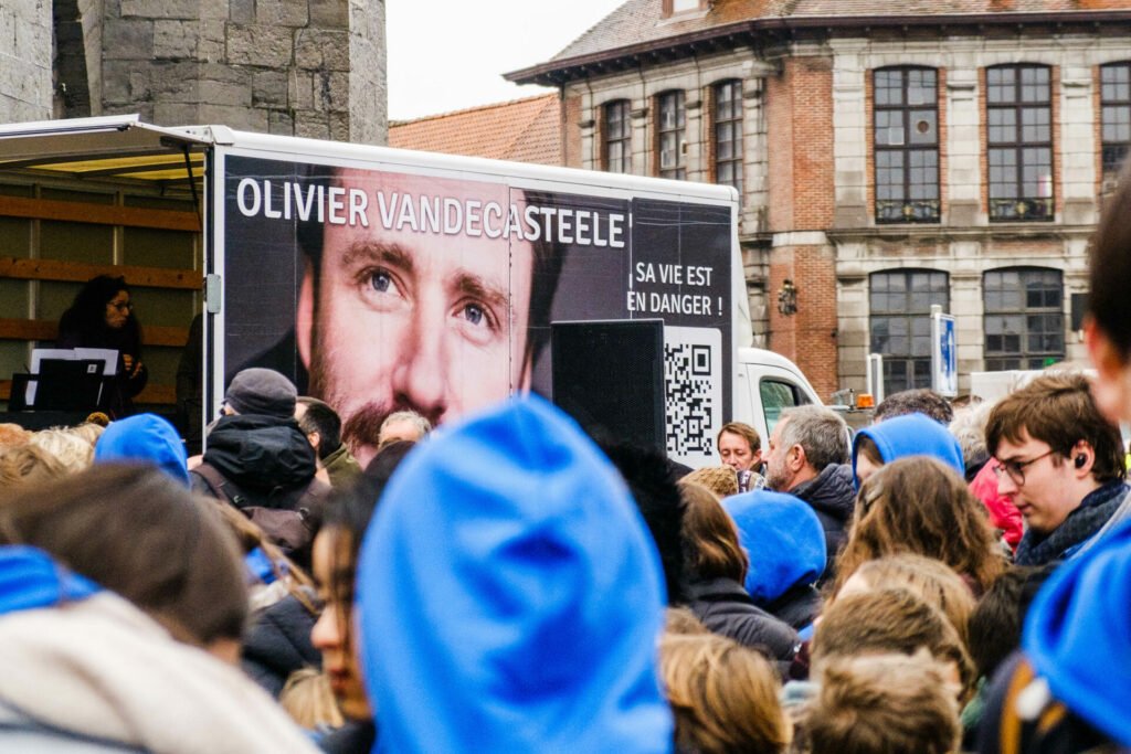 Over 1,000 activists gather in Brussels to demand release of Olivier Vandecasteele