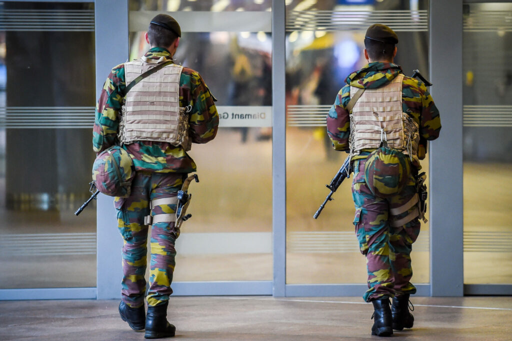 Bring in the big guns: Politicians want army to fight Port of Antwerp drug war
