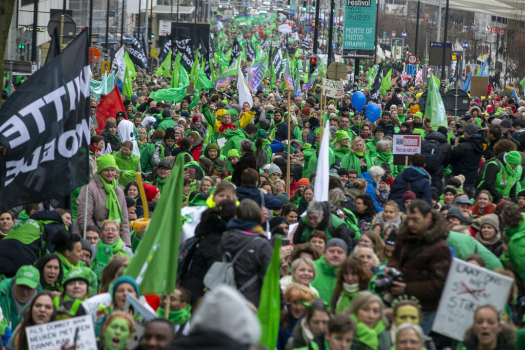 'Drowning': Over 18,000 demonstrate in Brussels against high work pressure