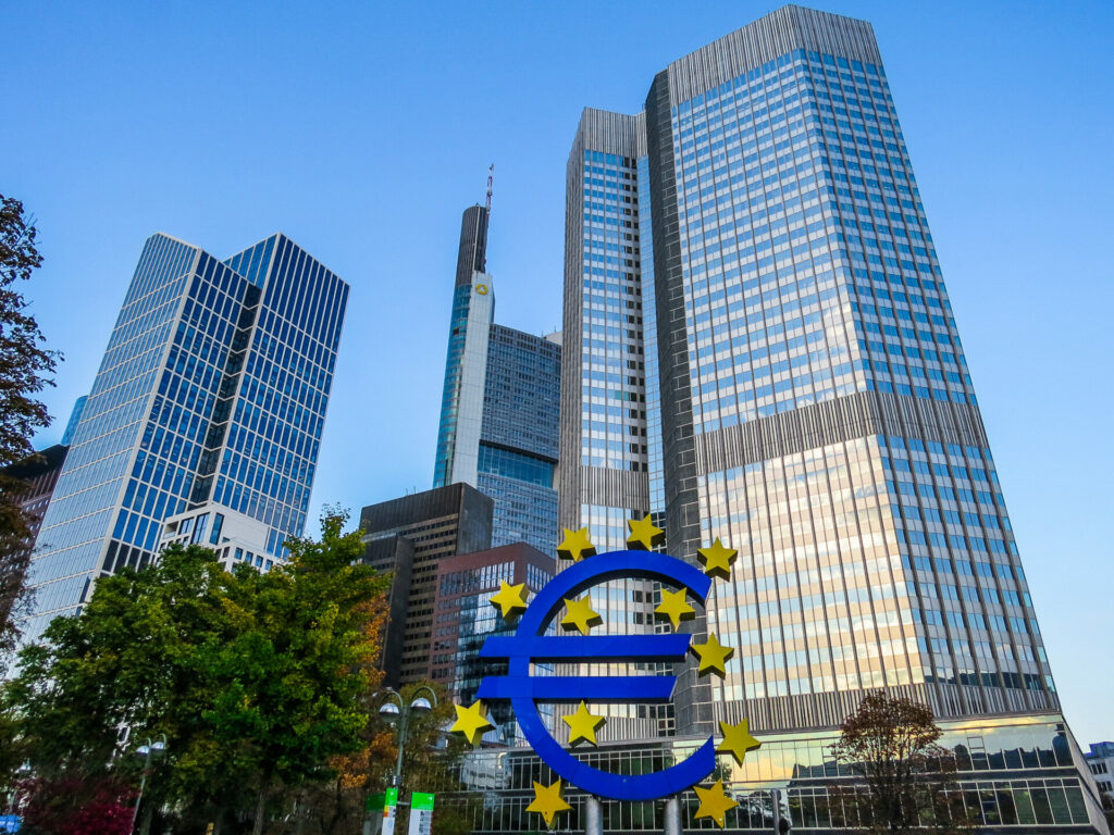 ECB predicts 'very strong' near-term wage growth