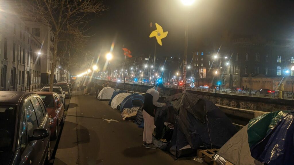 Some 200 evicted residents of Schaerbeek squat spent last night on the streets