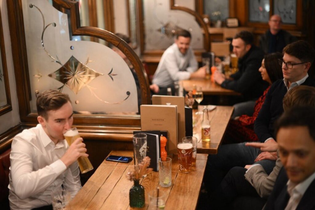 British pubs reeling from spending-power crisis: over 500 go bust in 2022