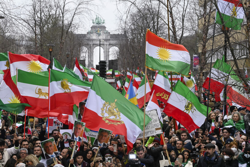 Iranian opposition protest in Brussels: 6,000 demonstrate against Tehran regime