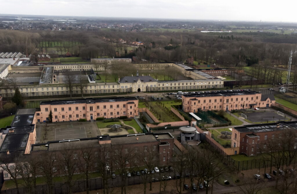 Inmate in Merksplas prison sets own cell on fire