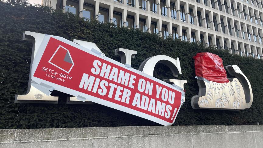 Demonstrators block entrance to ING building in Brussels