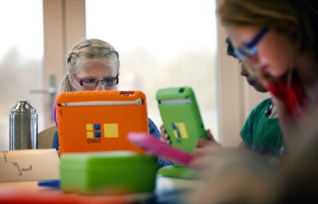 Dutch study on myopia calls for less screen time and more sports