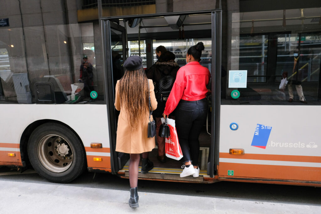 'Hold on tight': Rising number of falls on Brussels public transport