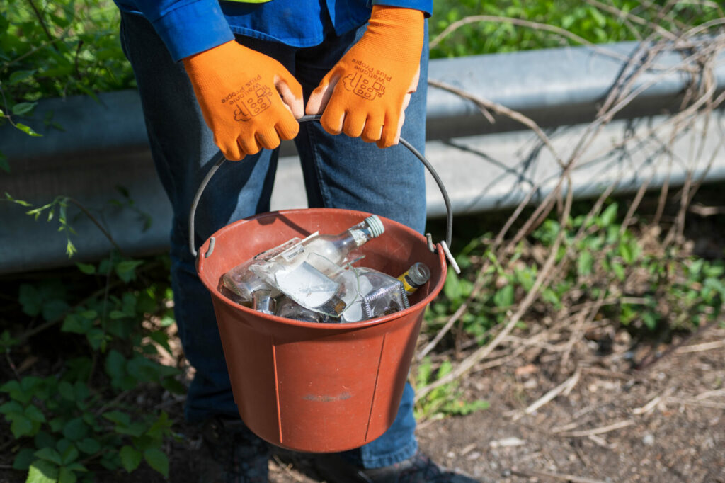 Flemish volunteers hold annual Spring Clean-up