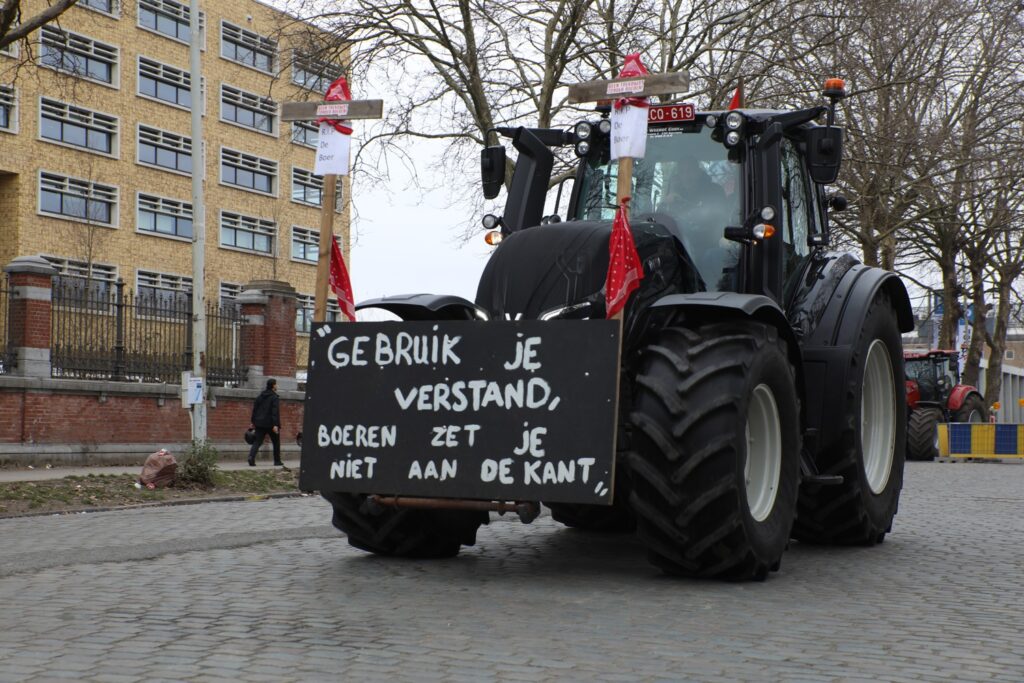 Farmers urge Flemish Government to 'seek solutions'