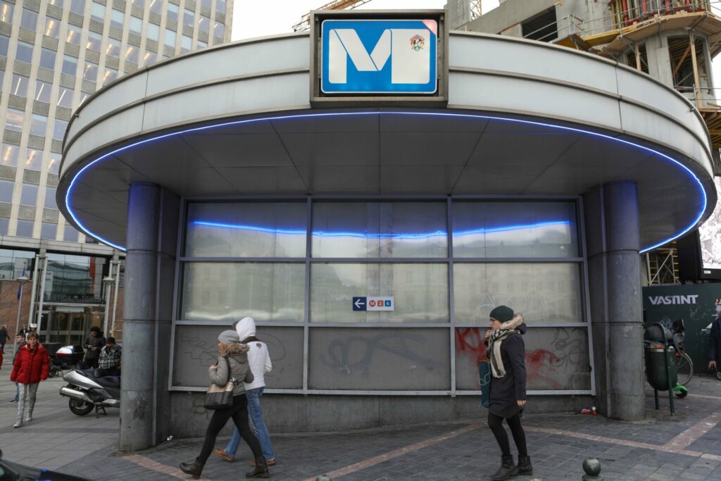 'We don’t really know what happened': Man gets trapped in Porte de Namur Metro station