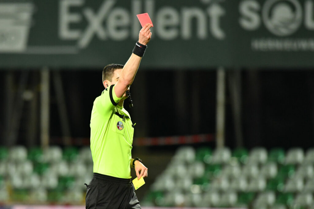 Belgian authorities investigate football clubs for non-payment of red card tax