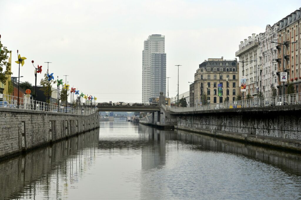 Three passers-by pulled elderly person from Brussels canal