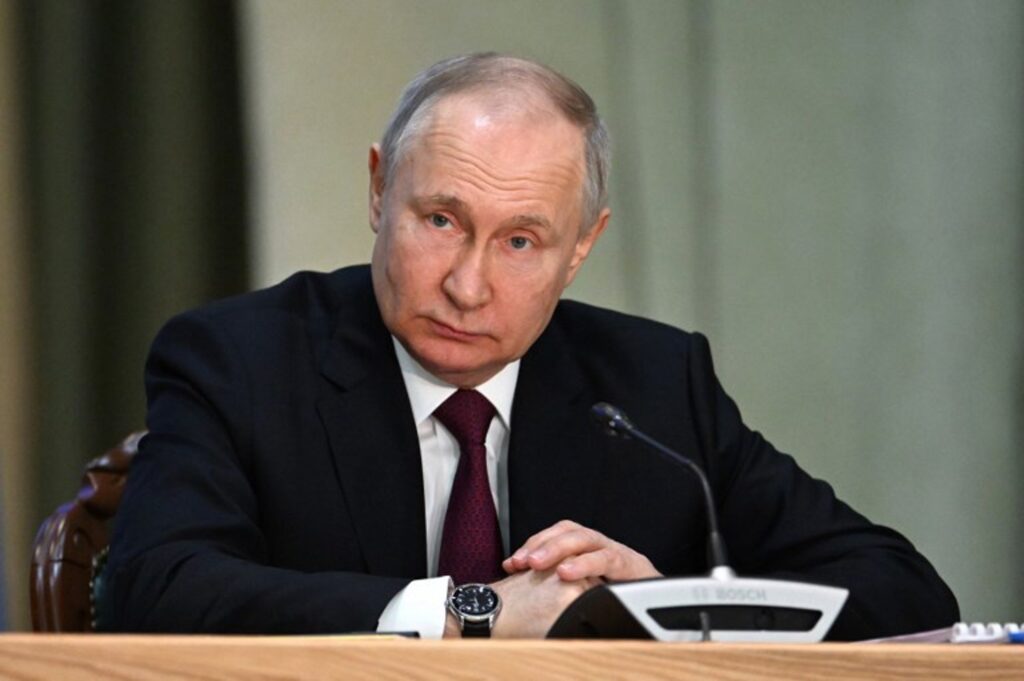 Russia ratifies law against defamation of army volunteers