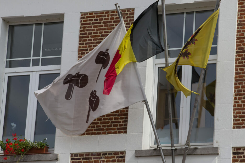 Three Flemish municipalities vote to merge