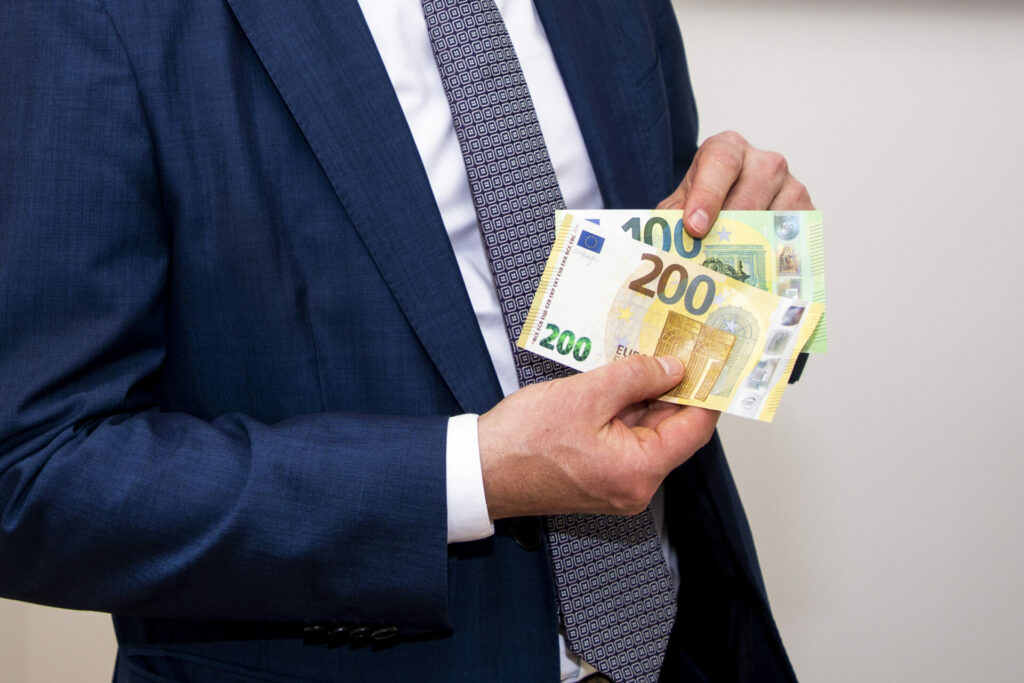 As bank crashes create panic, Belgians ask 'how safe is our money?'