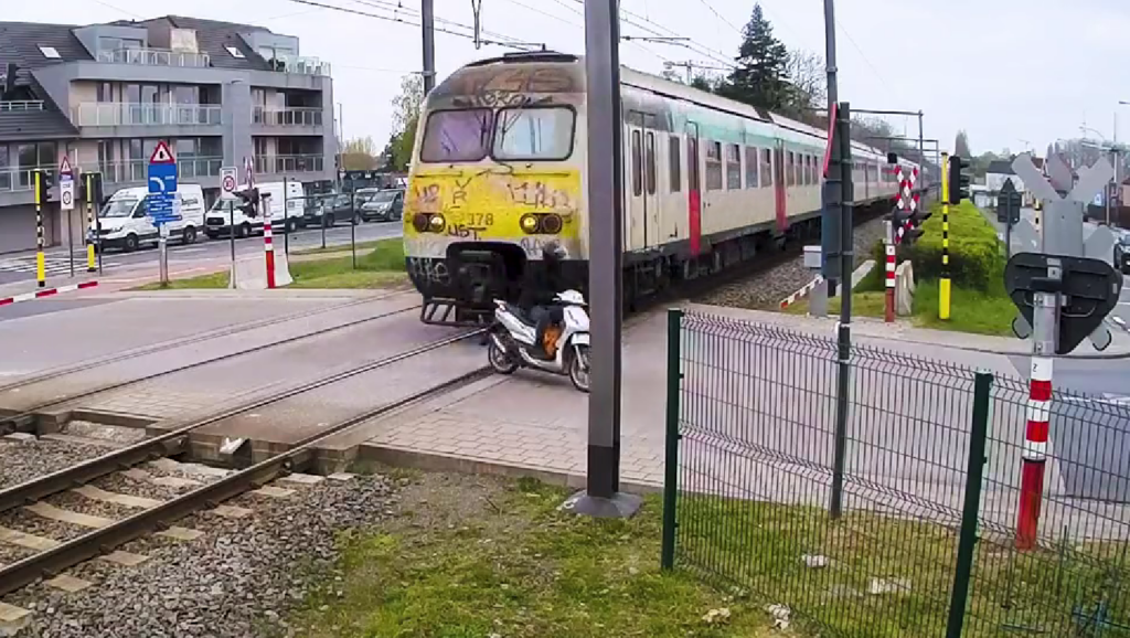 Reckless motorcyclist near miss with speeding train (VIDEO)