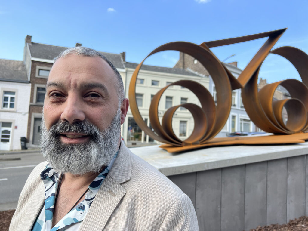 Imposing cycling sculpture now adorns the Wall of Huy