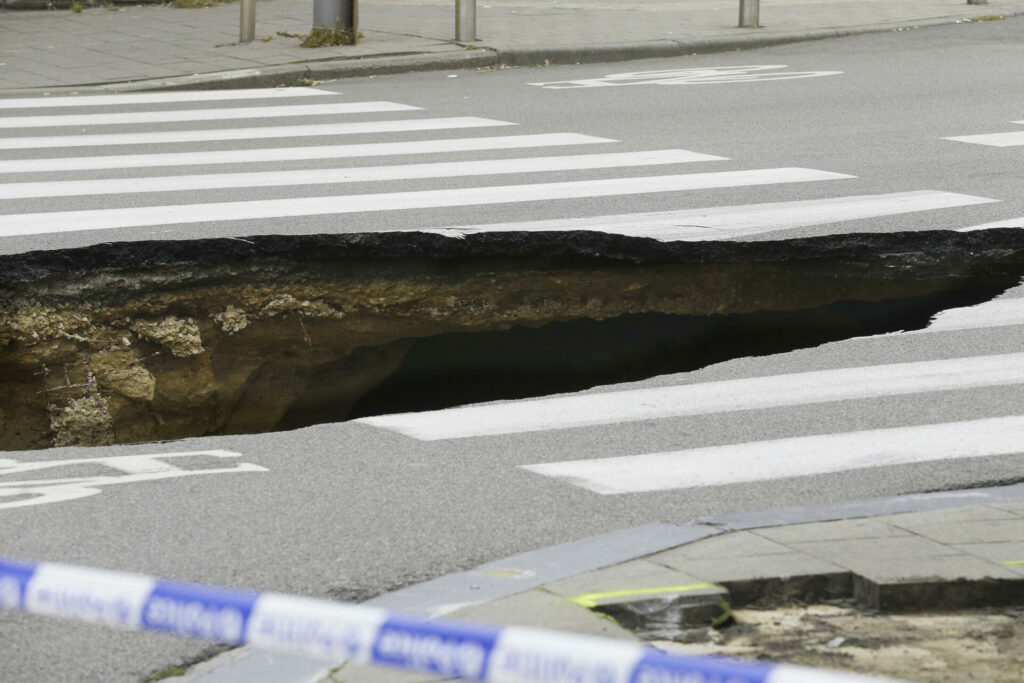 Laeken road partially closed due to deep sinkhole