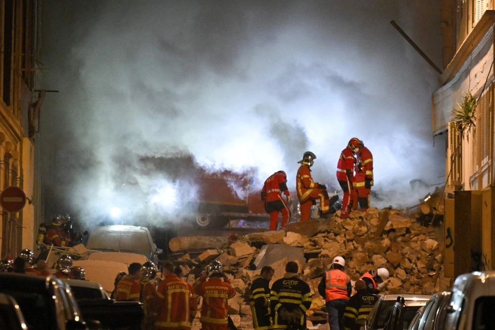 Four to twelve people under rubble of collapsed building in Marseille