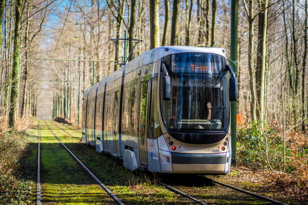 Wide doors, low floors: New generation of trams launches in Brussels